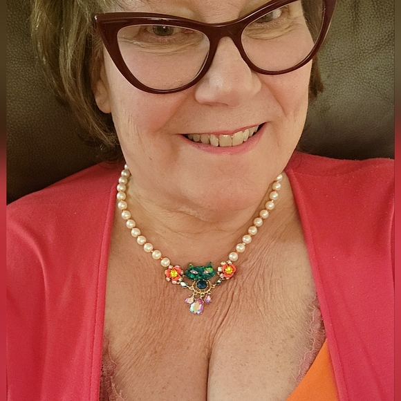 NEW NWT Betsey Johnson Pearl Necklace with Multicolor Gem Accents